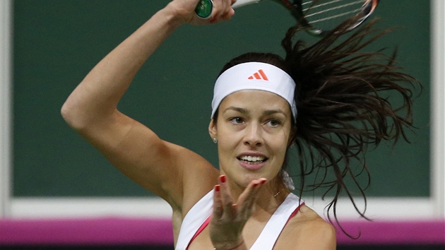 Srbsk tenistka Ana Ivanoviov bhem finle Fed Cupu proti Lucii afov.