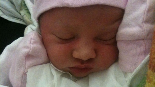 Xindl X se pochlubil svoj dcerou. Jmenuje se Alice Ldkov.