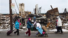 Následky boue Sandy v newyorské tvrti Queens (8. listopadu 2012)