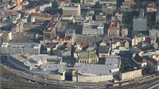 Ke stavbám, které architekti kritizují, pat�í mohutné obchodní centrum Forum (v...