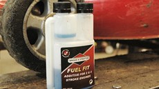 Kadý z výrobc motoru má své aditivum do benzinu.