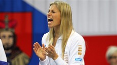 Andrea Hlaváčková povzbuzuje Lucii Šafářovou v utkání proti Aně Ivanovičové.