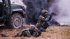 Minometný p�epad. �e�tí vojáci se p�ipravují na novou misi v afghánském Vardaku.
