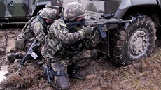 Minometný pepad. etí vojáci se pipravují na novou misi v afghánském Vardaku.