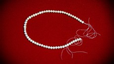Po internetu se dají v zahranií koupit velmi levné perly, jejich kvalita je...