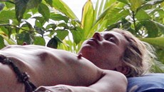 Kráska Kate Mossová relaxující na dovolené v Thajsku. O vychrtlosi modelek u