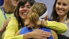 ESKO-SRBSKÁ RADOST. Lucie afáová v objetí se svou srbskou trenérkou Biljanou