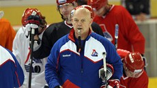 Trenér Tom Rowe na tréninku hokejist Jaroslavle ve Zlín
