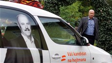 Vá kandidát na hejtmana, bylo napsáno na autech, se kterými lídr SSD a