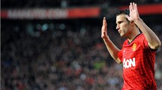 OMLOUVÁM SE. Robin van Persie, od léta úto�ník Manchesteru United, gól proti