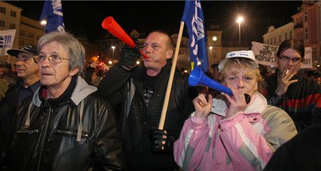 Asi 600 demonstrant na ostravském Masarykov námstí protestovalo proti dnení