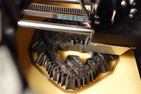 Vrstviku po vrstvice dokáe 3D tiskárna vyrobit prakticky cokoli.