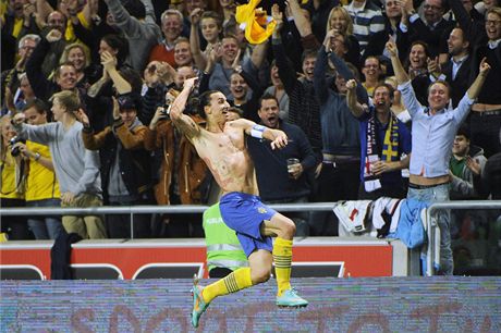 védský útoník Zlatan Ibrahimovic se raduje ze vsteleného gólu.