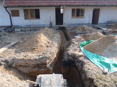 Peníze, které pibudou v rozpotu obcí, chtjí napíklad v Boroticích vyuít na stavbu kanalizace (ilustraní foto).