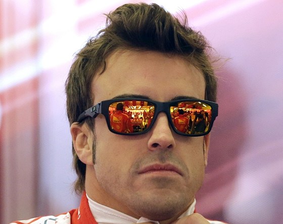 PÍSNÝ VÝRAZ. Fernando Alonso bhem tetího meného tréninku ped Velkou cenou