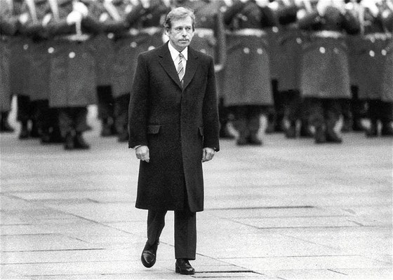 Václav Havel při první prezidentské inauguraci na Pražském hradě (29. prosince...