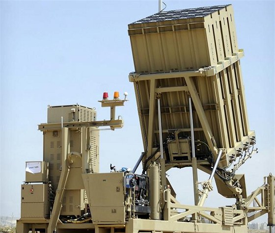 Část radarového systému Iron Dome od izraelského výrobce Elta Systems, který chrání izraelská města před raketovými útoky z palestinských území.