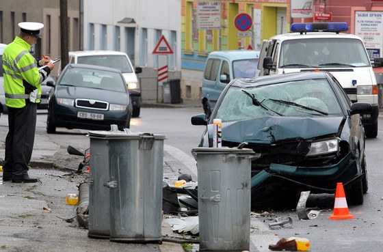 Při nehodě v českobudějovické Novohradské ulici došlo k těžkému zranění chodce.