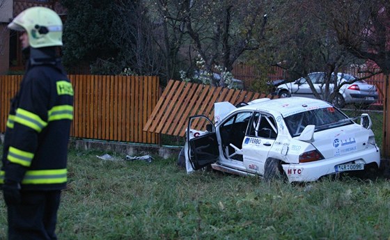Auto na rallye u Lopeníku vyletlo z trati a zabilo tyi diváky. (10....