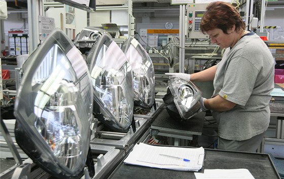 Výroba světel pro automobilový průmysl v závodě Automotive Lighting v Jihlavě.