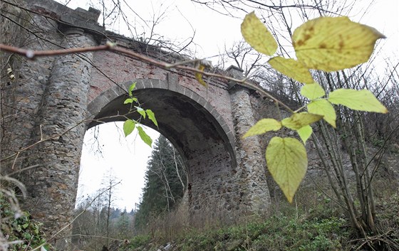 Loupežnický most u Velkého Meziříčí nikdo nechce. Památkově chráněná stavba je...