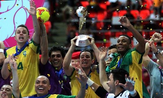 Futsalisté Brazílie slaví titul mistr svta. 