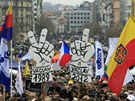 Na protivládní demonstraci na Václavském námstí se objevily a výstiné