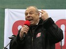 Protivládní demonstraci zahájil svým projevem odboráský pedák MKOS Jaroslav