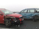 Hromadná nehoda na silnici R6 u Pavlova.