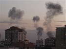Z Gaza City stoupá dým po izraelských leteckých úderech (14. listopadu 2012) 