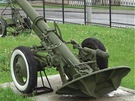 Pvodn sovtský divizní minomet MT-13 ráe 160 mm. Stela má hmotnost 40 kg.