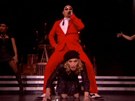 Madonna tancuje s korejským zpvákem PSY.