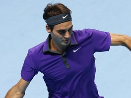 Roger Federer v semifinle Turnaje mistr proti Andymu Murrayovi.