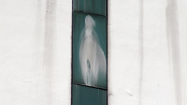 Skvrna pipomnajc Pannu Marii na okn nemocnice v Kuala Lumpuru (12. listopadu 2012)
