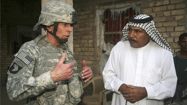 David Petraeus v roce 2007, kdy velel spojeneckm vojskm v Irku (23. ervna 2011)