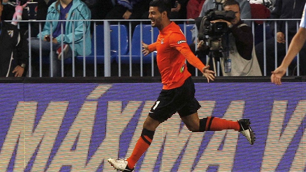 TO KOUKTE! Carlos Vela, mexick tonk Realu Sociedad, slav trefu proti Malaze.