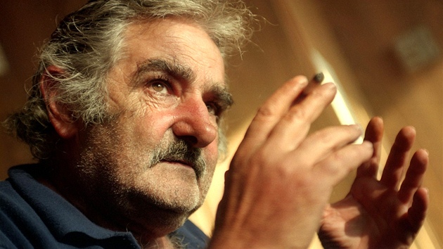 Uruguayský prezident José Mujica dává devadesát procent svého platu charitě.