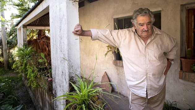 Jos Mujica ije na skromn farm nedaleko Montevidea. Vc pr k ivotu nepotebuje.