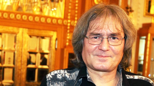 Dirigent Bohumil Kulínský na tiskové konferenci ke koncertní sérii nazvané Comeback Kulínský (19. listopadu 2012)