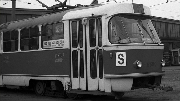 První vlaky sloené z voz T3, kde v pedních vozech byla tzv. samoobsluha, tj.