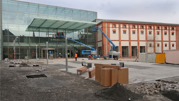 st opavskho pivovaru zstala. V nov pevauje sklo a beton.