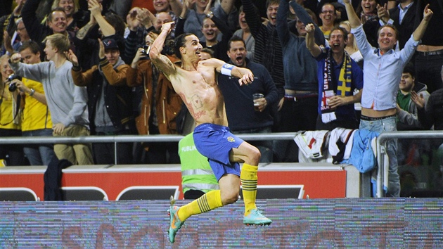védský útoník Zlatan Ibrahimovic se raduje ze vsteleného gólu.