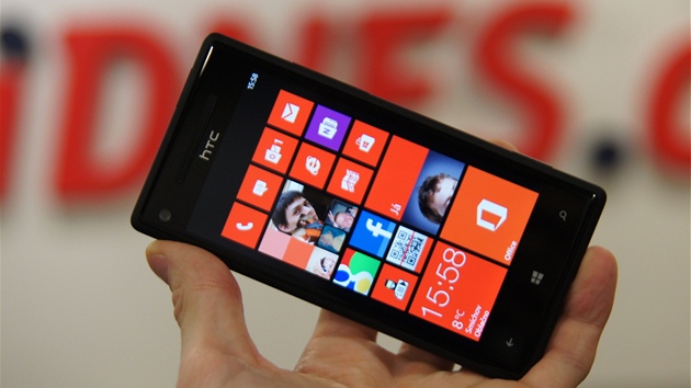 Windows Phone 8X by HTC