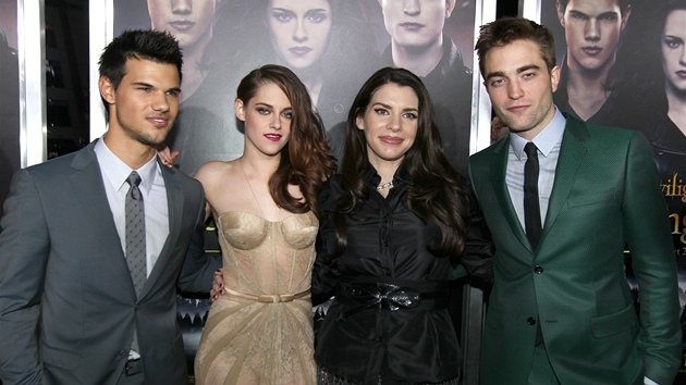 Taylor Lautner, Kristen Stewartov, Stephenie Meyerov a Robert Pattinson 