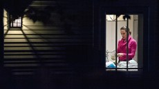 Paula Broadwellová ve svém dom ve mst Charlotte (14. listopadu 2012)