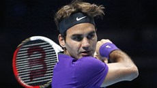 POÁDNÝ NÁPAH. Roger Federer na Turnaji mistr v souboji s Juanem Martinem Del