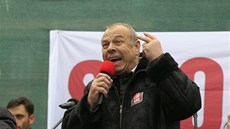Protivládní demonstraci zahájil svým projevem odboráský pedák MKOS Jaroslav