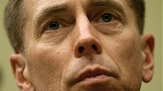 David Petraeus. Slibná kariéra se zadrhla.