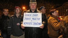 Asi na 600 demonstrant� na ostravském Masarykov� nám�stí protestovalo proti