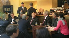 Prezident Václav Klaus si na�el 17. listopadu chvilku na posezení s blízkými -